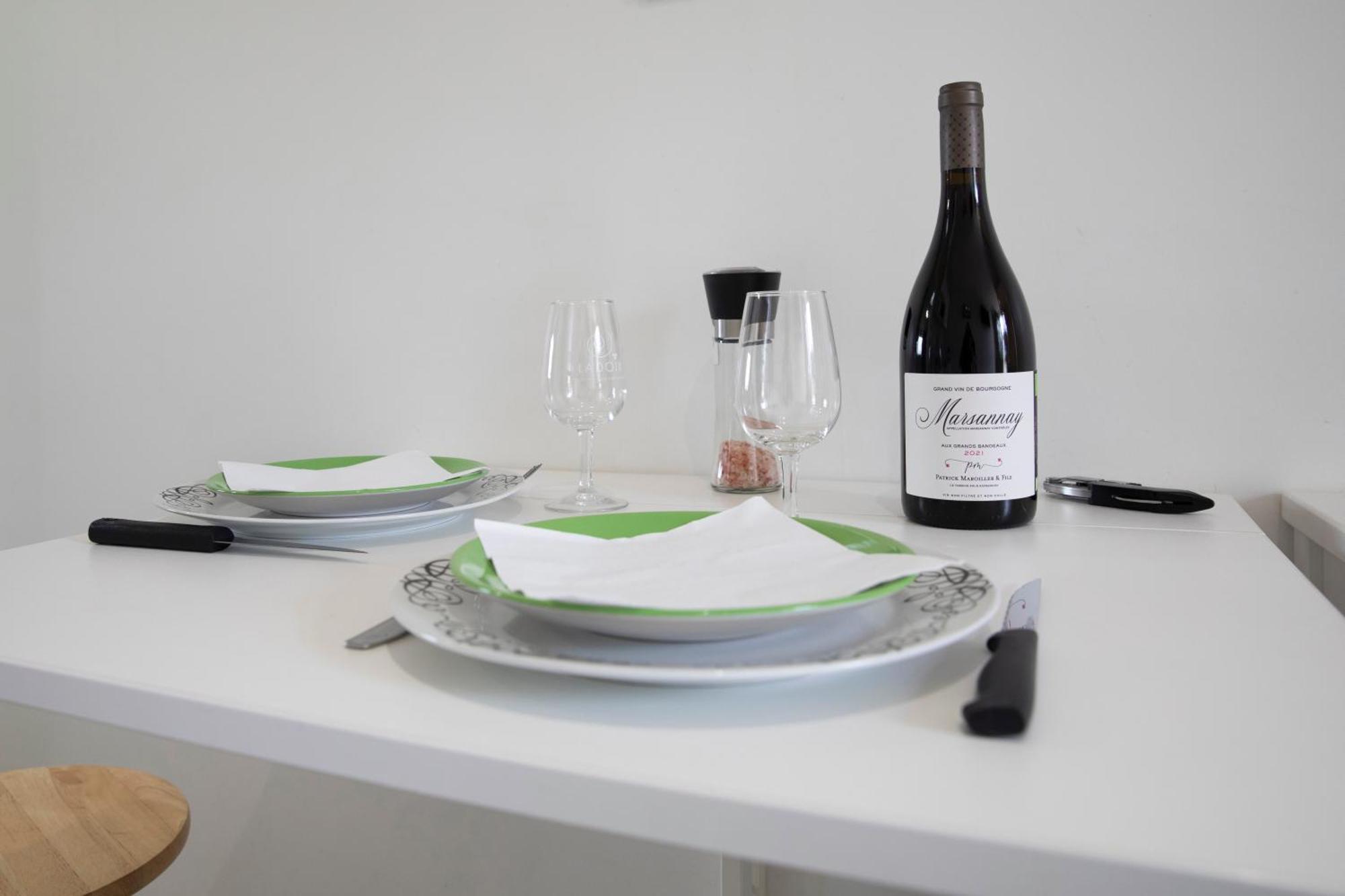 Gevrey Wine Hote Екстериор снимка